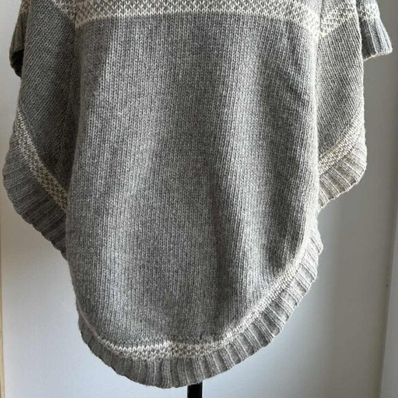 Soaked in Luxury Grey Fair Isle Wool-Blend Button Poncho, Ribbed Collar – US M - Picture 7 of 12